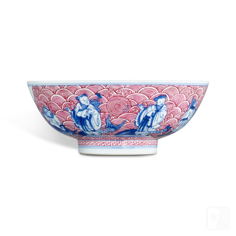 An underglaze-blue and puce-enamelled 'eight immortals' bowl, Mark and period of Tongzhi | 清同治 青花胭脂紅彩八仙過海圖盌 《大清同治年製》款 - 图3